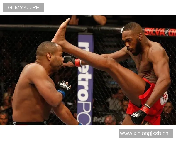 UFC琼斯与科米尔二番战精彩回顾与赛后分析全景展现